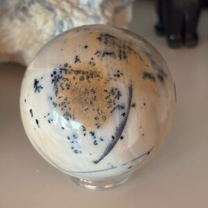 🌿 Dendritic Agate Sphere – Cream & Honey Tones with Black Inclusions |